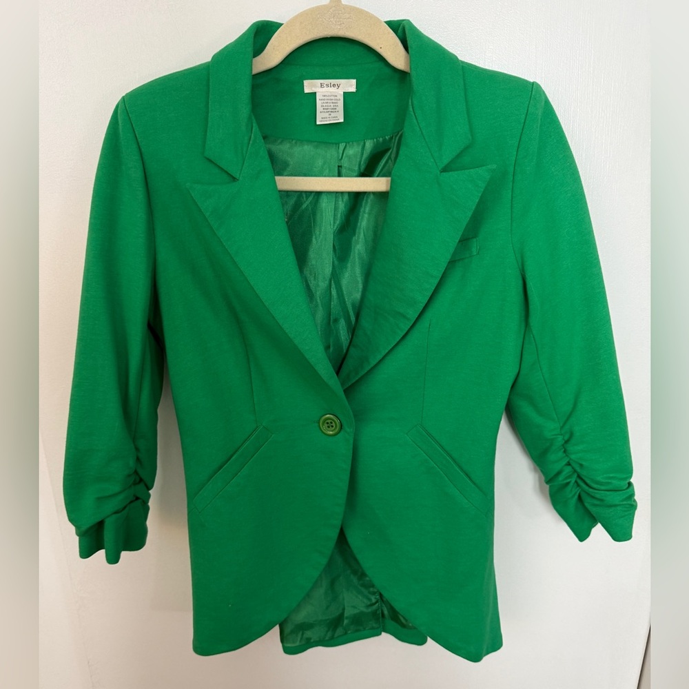 Cool green Esley jacket with ruched sleeves💚